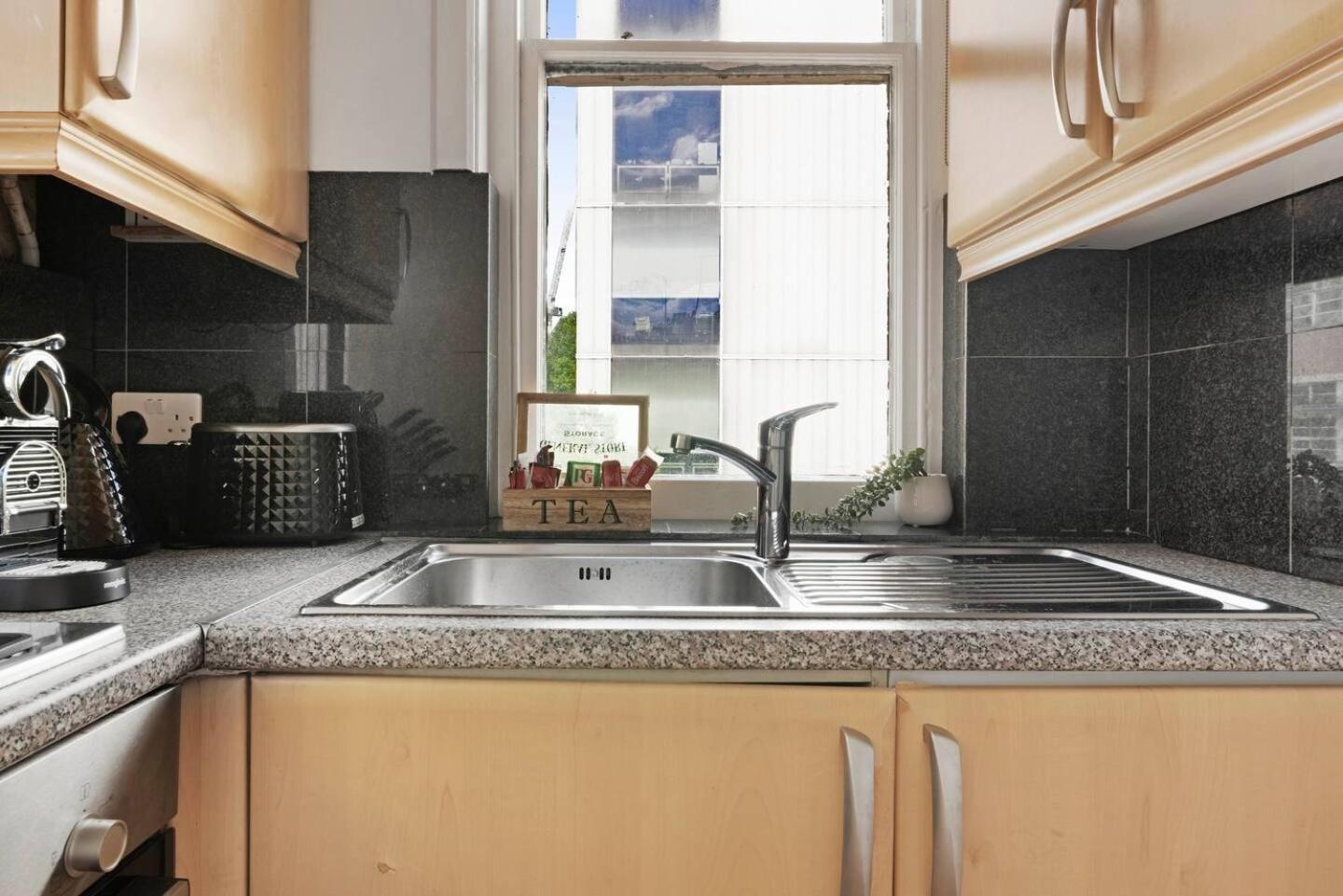 London- 1 Bed Апартаменты *